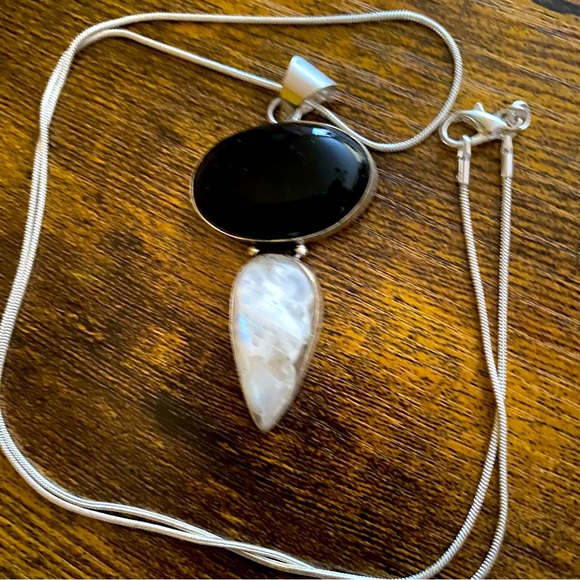 Boho Gorgeous Black Onyx Rainbow  Moonstone Teardrop Pendant Necklace - Picture 2 of 4